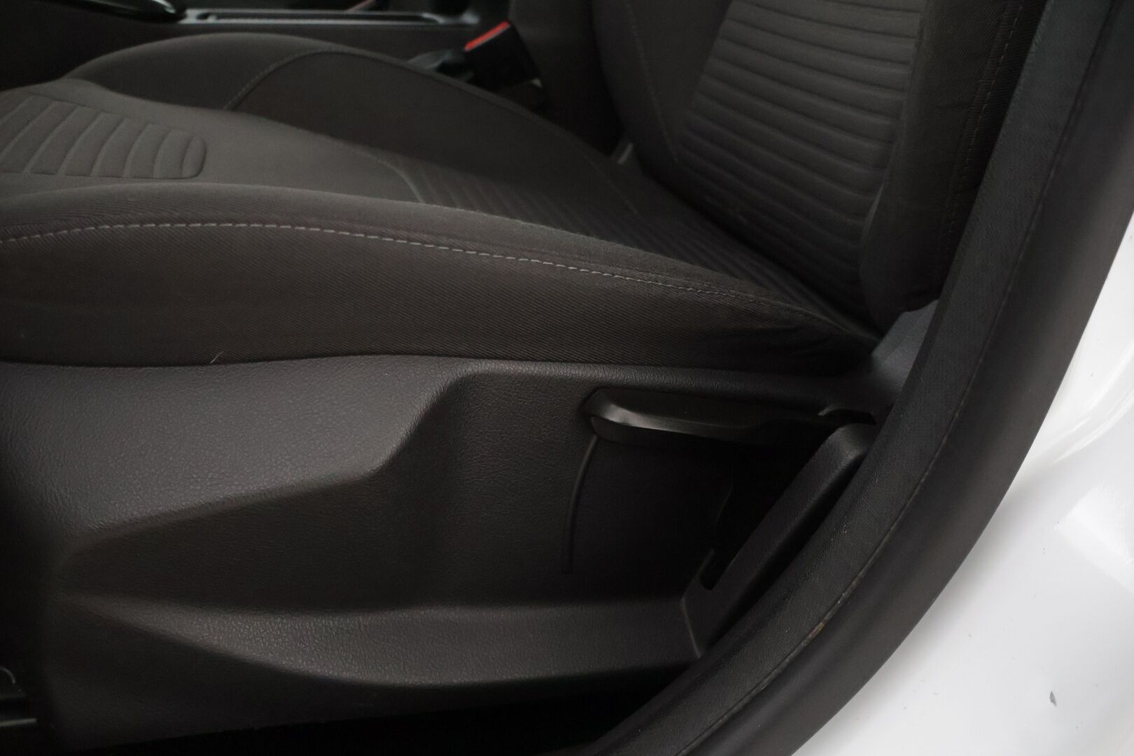 Ford Focus 2015 1,5 EcoBoost 150 hv Start/Stop M6 Titanium Wagon * Adapt. vakkari / P-tutkat / Lohkolämmitin / Lämmitettävä tuulilasi / Koukku * - Suomi-auto / Jakohihna vaihdettu 3/25! / Kahdet hyvät renkaat, talveksi Nokian nastat