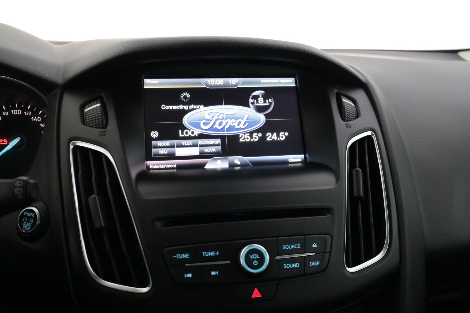 Ford Focus 2015 1,5 EcoBoost 150 hv Start/Stop M6 Titanium Wagon * Adapt. vakkari / P-tutkat / Lohkolämmitin / Lämmitettävä tuulilasi / Koukku * - Suomi-auto / Jakohihna vaihdettu 3/25! / Kahdet hyvät renkaat, talveksi Nokian nastat