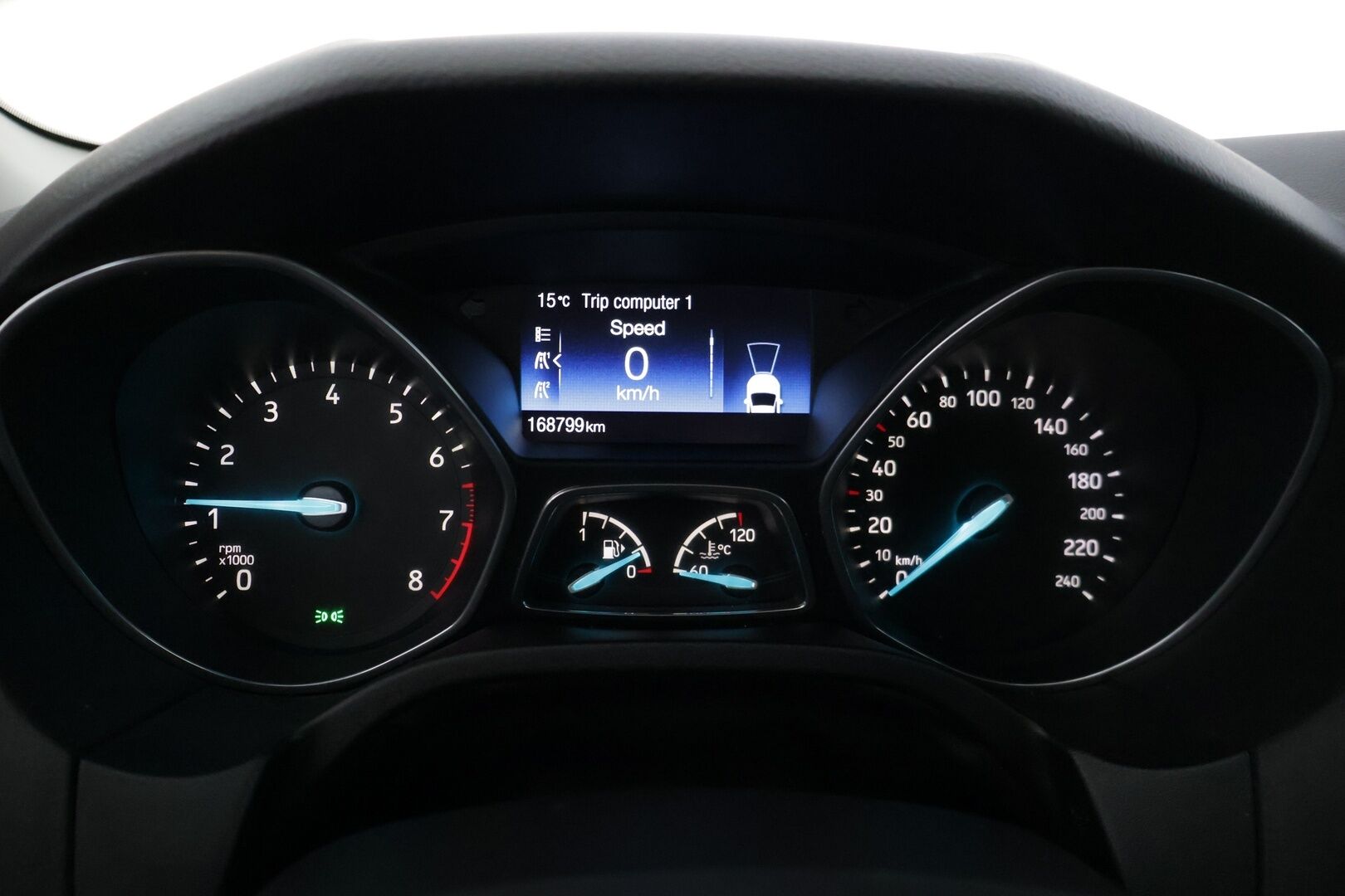 Ford Focus 2015 1,5 EcoBoost 150 hv Start/Stop M6 Titanium Wagon * Adapt. vakkari / P-tutkat / Lohkolämmitin / Lämmitettävä tuulilasi / Koukku * - Suomi-auto / Jakohihna vaihdettu 3/25! / Kahdet hyvät renkaat, talveksi Nokian nastat