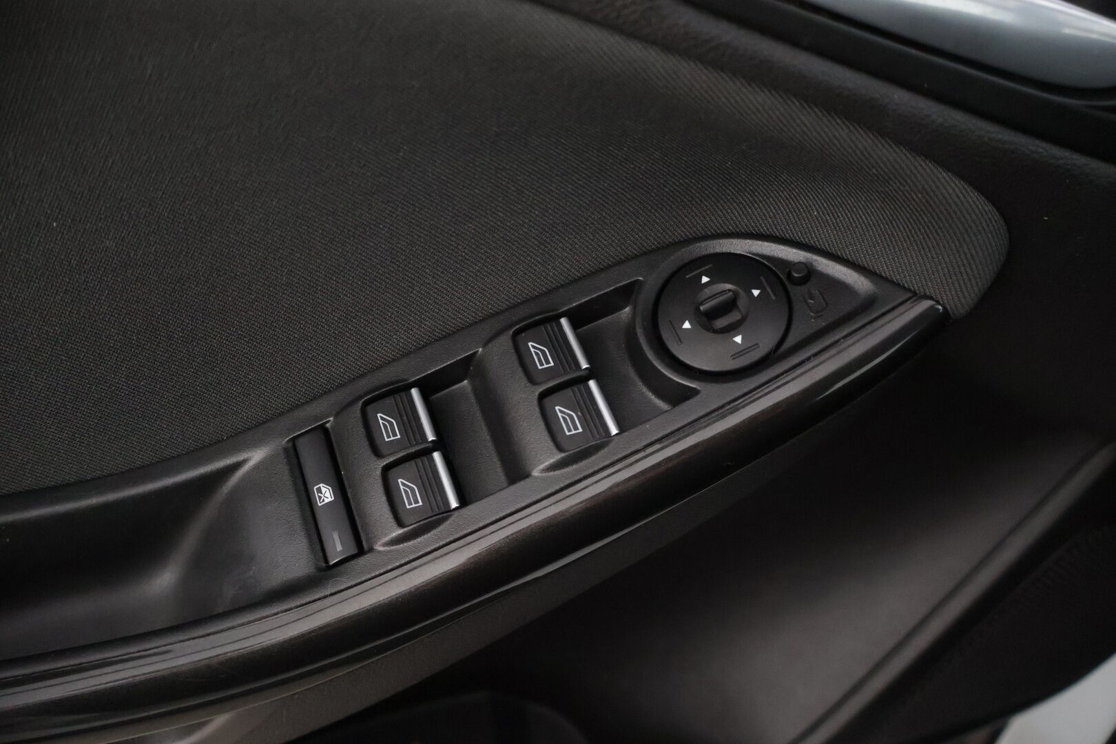 Ford Focus 2015 1,5 EcoBoost 150 hv Start/Stop M6 Titanium Wagon * Adapt. vakkari / P-tutkat / Lohkolämmitin / Lämmitettävä tuulilasi / Koukku * - Suomi-auto / Jakohihna vaihdettu 3/25! / Kahdet hyvät renkaat, talveksi Nokian nastat