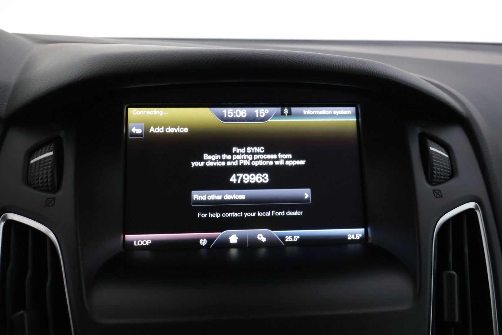 Ford Focus 2015 1,5 EcoBoost 150 hv Start/Stop M6 Titanium Wagon * Adapt. vakkari / P-tutkat / Lohkolämmitin / Lämmitettävä tuulilasi / Koukku * - Suomi-auto / Jakohihna vaihdettu 3/25! / Kahdet hyvät renkaat, talveksi Nokian nastat