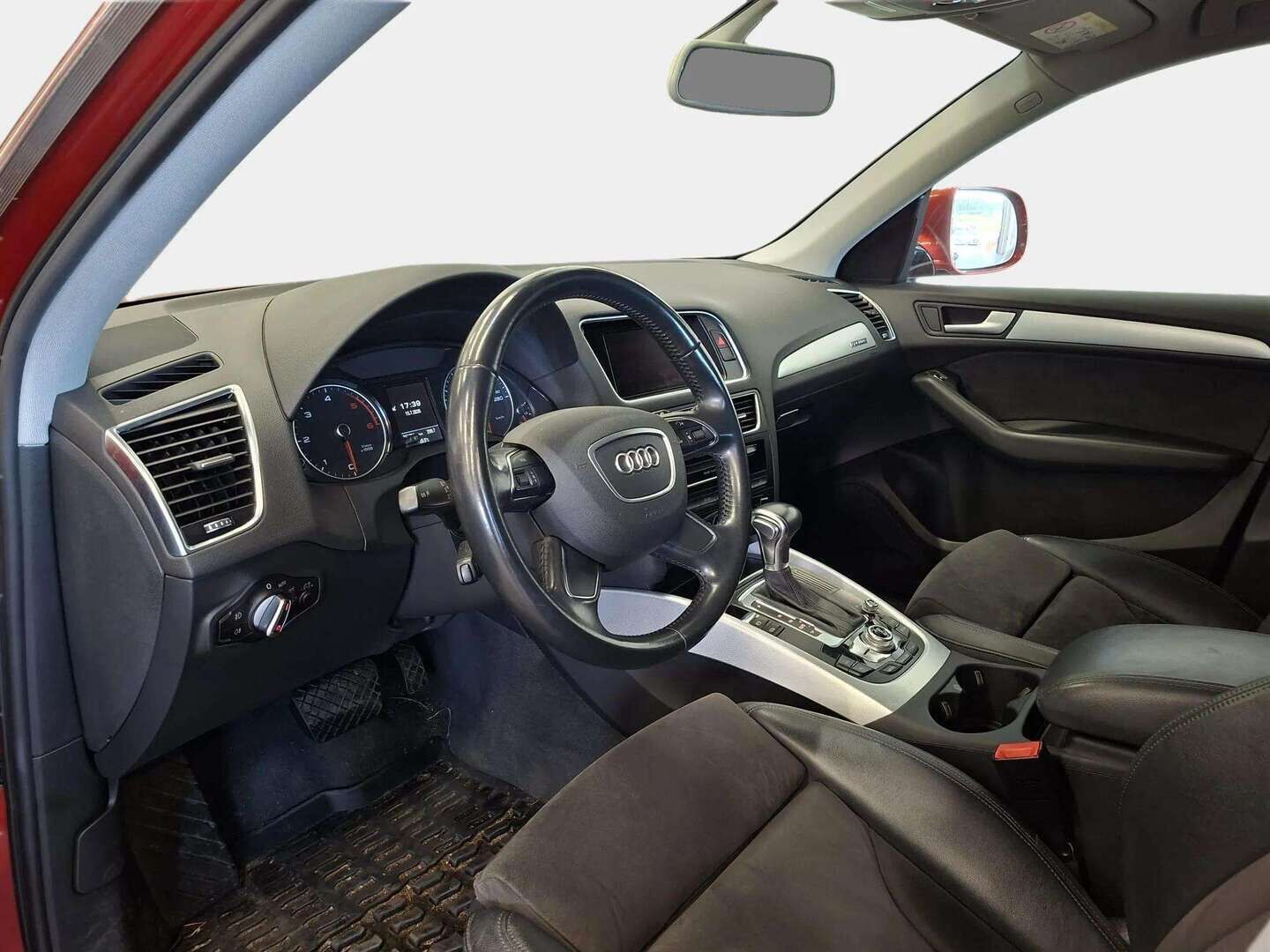 Audi Q5 2015 Offroad Land of quattro Edition 2,0 TDI 140 kW quattro S tronic - Webasto | Navi | Taittuva koukku | Vakkari | P.tutka | LED | Media & Bluetooth | Suomi-auto | 2x renkaat aluin