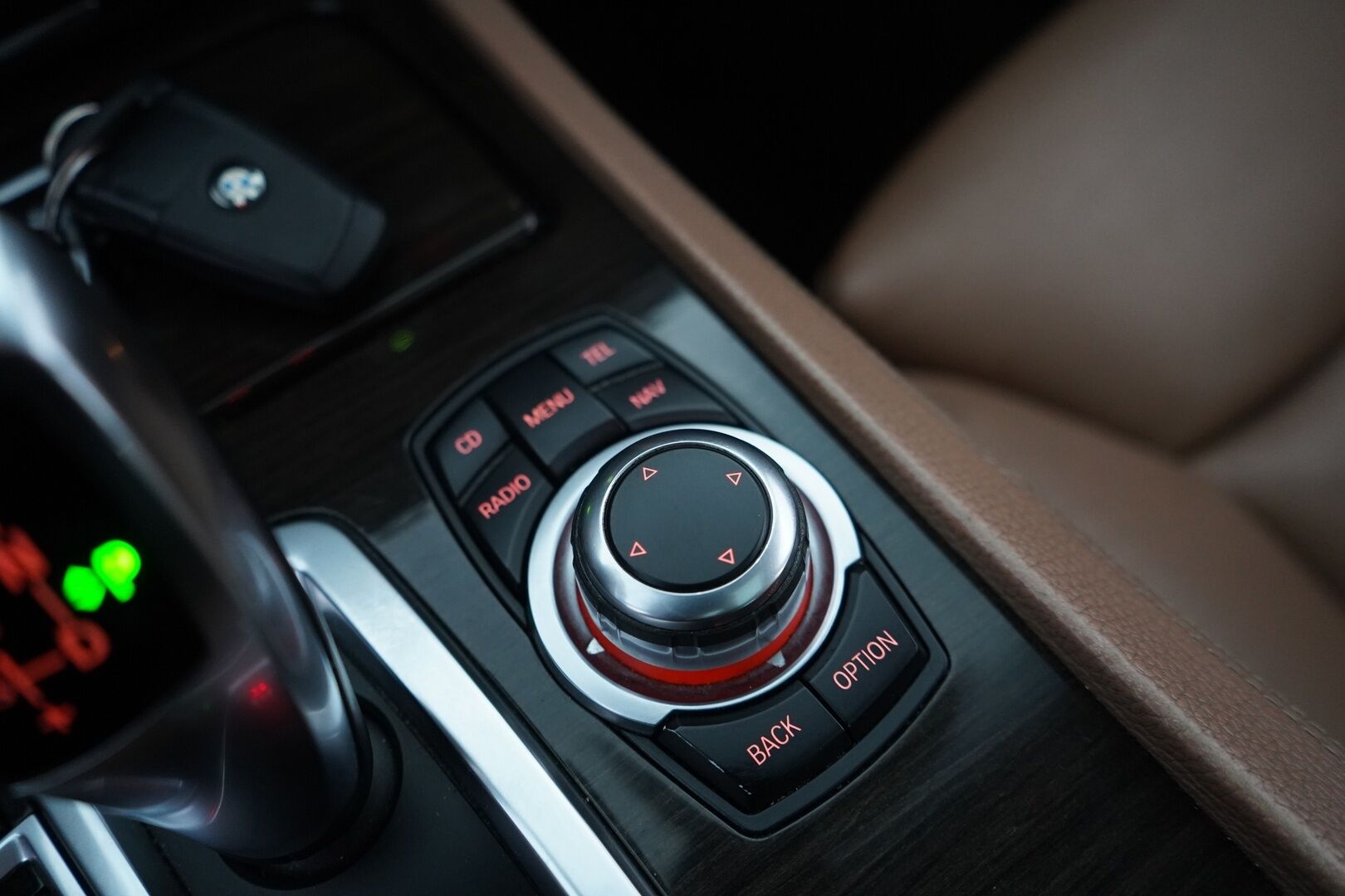 BMW 740 2010 YritysOutlet - Myydään vain yrityksille *Imuovet / Kattoluukku / Nahat / Muistipenkit / Webasto* - Tämä auto myydään YritysOutlet -valikoimasta vain yritykselle - Osta nyt, maksa vasta ensi vuonna