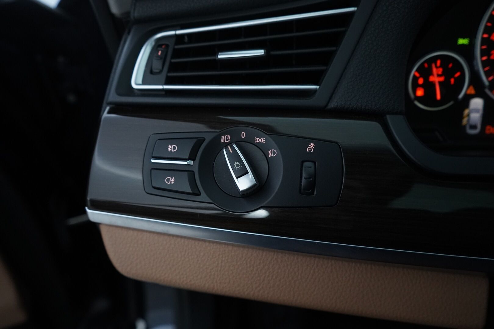 BMW 740 2010 YritysOutlet - Myydään vain yrityksille *Imuovet / Kattoluukku / Nahat / Muistipenkit / Webasto* - Tämä auto myydään YritysOutlet -valikoimasta vain yritykselle - Osta nyt, maksa vasta ensi vuonna