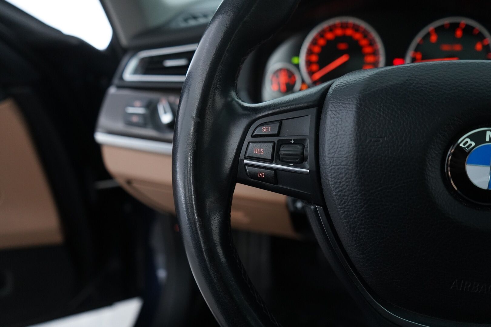 BMW 740 2010 YritysOutlet - Myydään vain yrityksille *Imuovet / Kattoluukku / Nahat / Muistipenkit / Webasto* - Tämä auto myydään YritysOutlet -valikoimasta vain yritykselle - Osta nyt, maksa vasta ensi vuonna