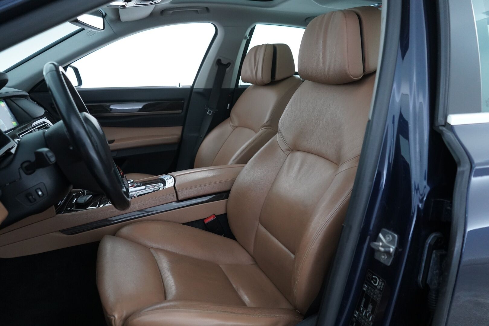 BMW 740 2010 YritysOutlet - Myydään vain yrityksille *Imuovet / Kattoluukku / Nahat / Muistipenkit / Webasto* - Tämä auto myydään YritysOutlet -valikoimasta vain yritykselle - Osta nyt, maksa vasta ensi vuonna