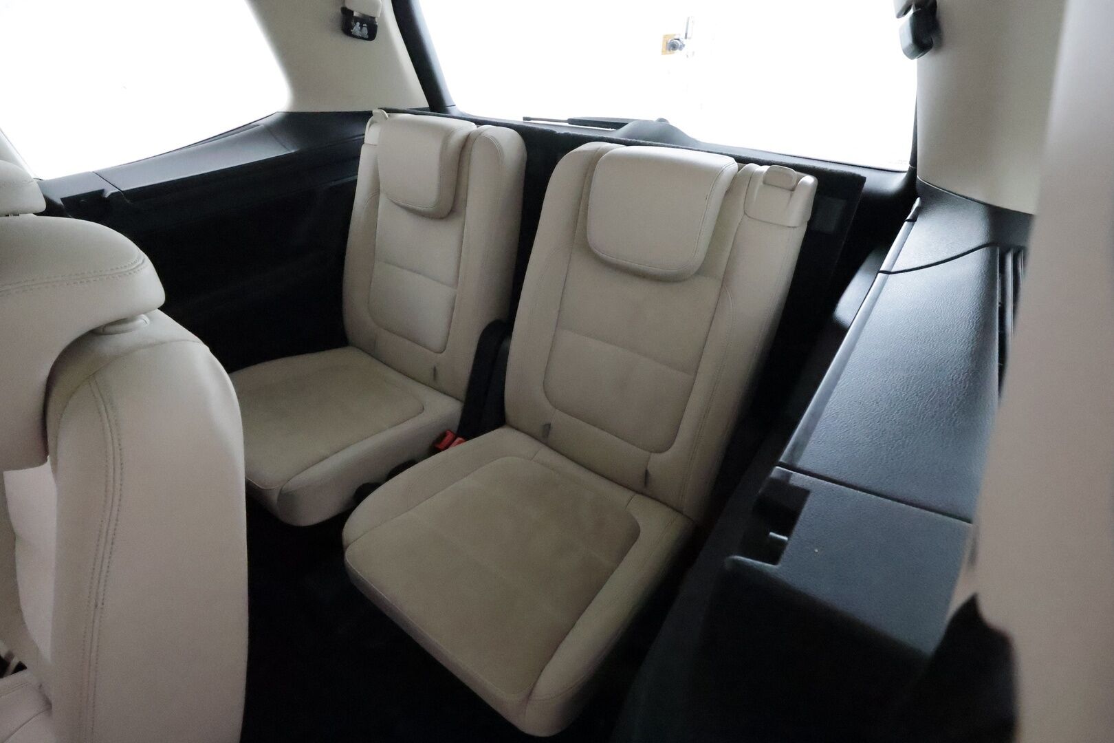 Volkswagen Sharan 2016 Highline 2,0 TDI 110 kW (150 hv) DSG **Webasto / Panorama / P.kamera / Adapt.vakkari / Koukku / Sähköovet** - Suomi-auto / Kahdet renkaat aluvanteilla
