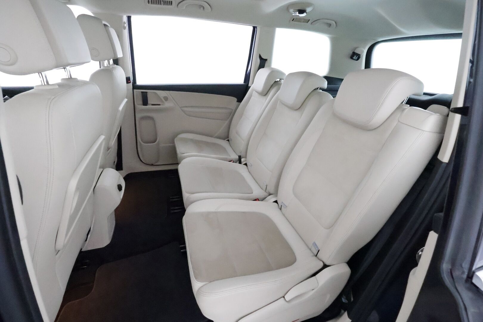 Volkswagen Sharan 2016 Highline 2,0 TDI 110 kW (150 hv) DSG **Webasto / Panorama / P.kamera / Adapt.vakkari / Koukku / Sähköovet** - Suomi-auto / Kahdet renkaat aluvanteilla