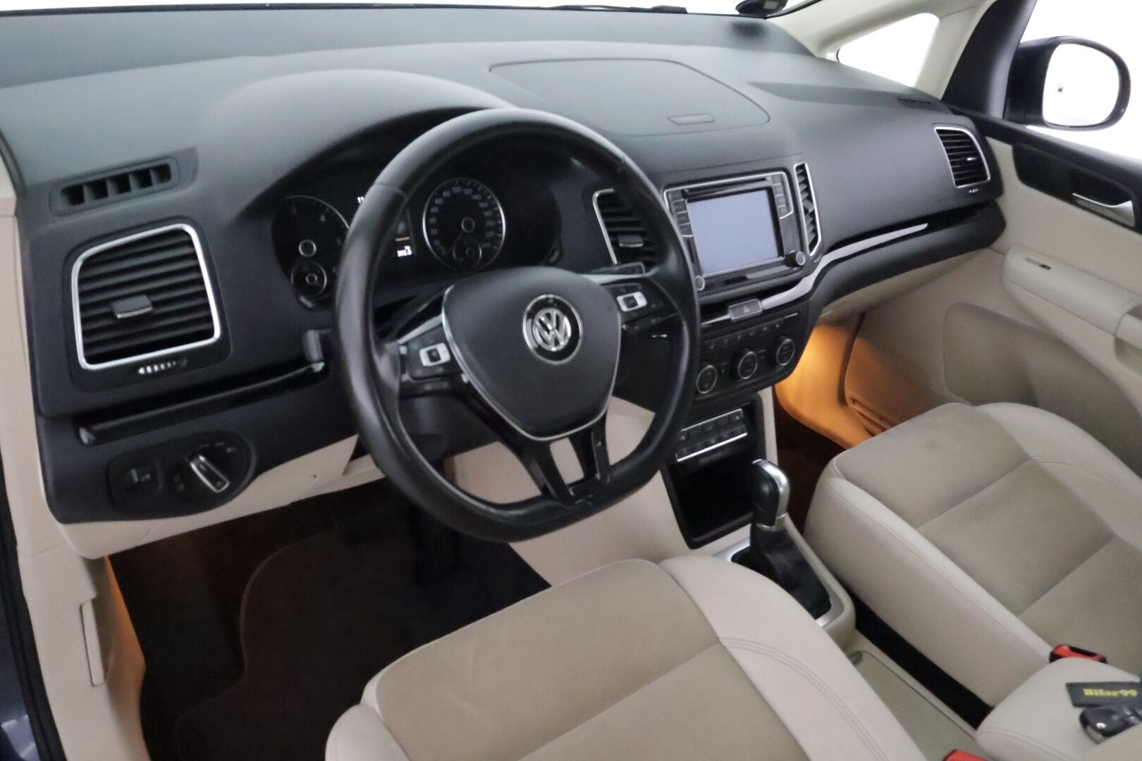 Volkswagen Sharan 2016 Highline 2,0 TDI 110 kW (150 hv) DSG **Webasto / Panorama / P.kamera / Adapt.vakkari / Koukku / Sähköovet** - Suomi-auto / Kahdet renkaat aluvanteilla