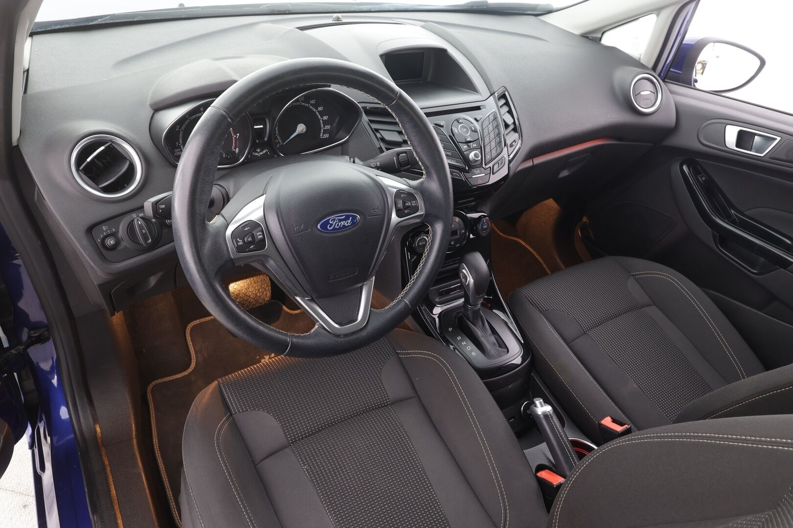 Ford Fiesta 2016 1,0 EcoBoost 100hv PowerShift A6 Titanium 5-ovinen - | Vakkari | Lämm. tuulilasi | BT | Penkinlämmittimet | Aut. ilmastointi | Lohko + sisälämmitin | 2x renkaat aluin | Suomiauto |