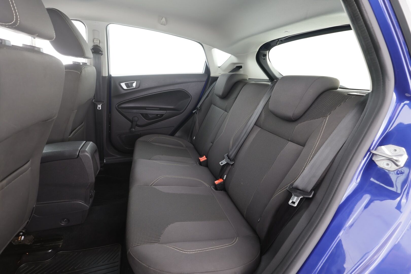 Ford Fiesta 2016 1,0 EcoBoost 100hv PowerShift A6 Titanium 5-ovinen - | Vakkari | Lämm. tuulilasi | BT | Penkinlämmittimet | Aut. ilmastointi | Lohko + sisälämmitin | 2x renkaat aluin | Suomiauto |