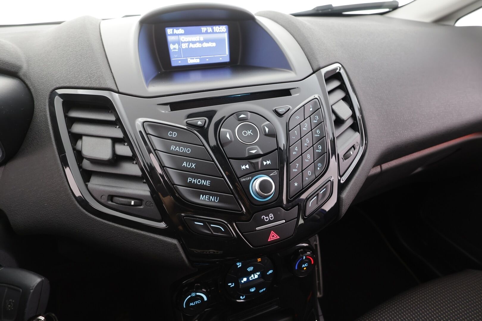 Ford Fiesta 2016 1,0 EcoBoost 100hv PowerShift A6 Titanium 5-ovinen - | Vakkari | Lämm. tuulilasi | BT | Penkinlämmittimet | Aut. ilmastointi | Lohko + sisälämmitin | 2x renkaat aluin | Suomiauto |