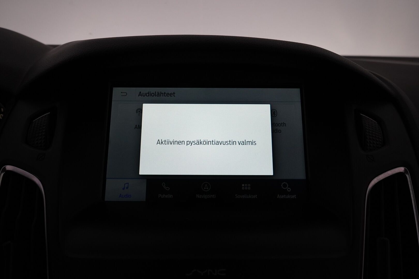 Ford Focus 2016 1,5 TDCi 120 hv Start/stop PowerShift A6 Titanium Wagon *Läm. tuulilasi / Vakkari / Koukku / Tutkat* - Kahdet todella hyväkuntoiset renkaat / Särmät huollot / Viimeisin huolto 197tkm kohdalla / Kahdet OEM vanteet - HULLUT AVAJAISHULINAT KORKOTARJOUS 3,29 %