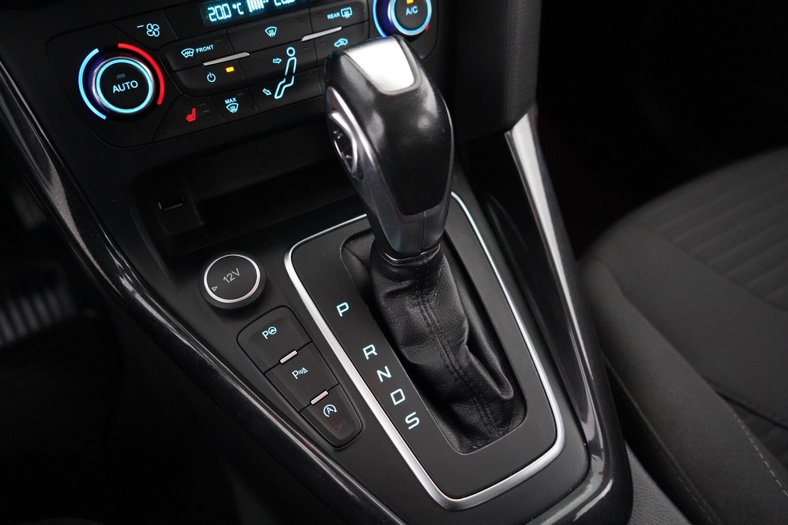 Ford Focus 2016 1,5 TDCi 120 hv Start/stop PowerShift A6 Titanium Wagon *Läm. tuulilasi / Vakkari / Koukku / Tutkat* - Kahdet todella hyväkuntoiset renkaat / Särmät huollot / Viimeisin huolto 197tkm kohdalla / Kahdet OEM vanteet