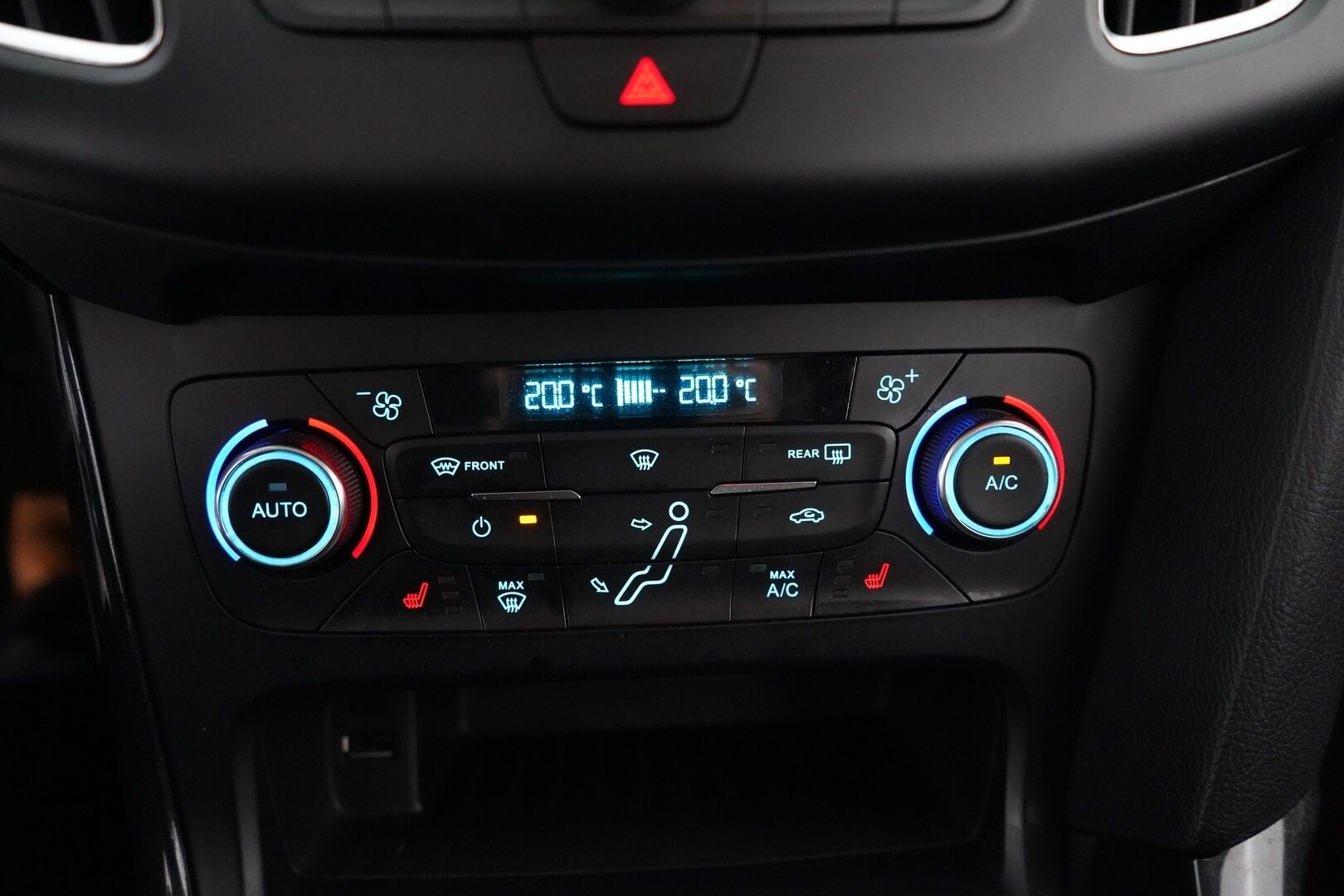 Ford Focus 2016 1,5 TDCi 120 hv Start/stop PowerShift A6 Titanium Wagon - Webasto | Läm. tuulilasi | Vakkari | Koukku | Tutkat | Suomi-auto | Kahdet todella hyväkuntoiset renkaat | Viimeisin huolto 197tkm kohdalla | Kahdet OEM vanteet