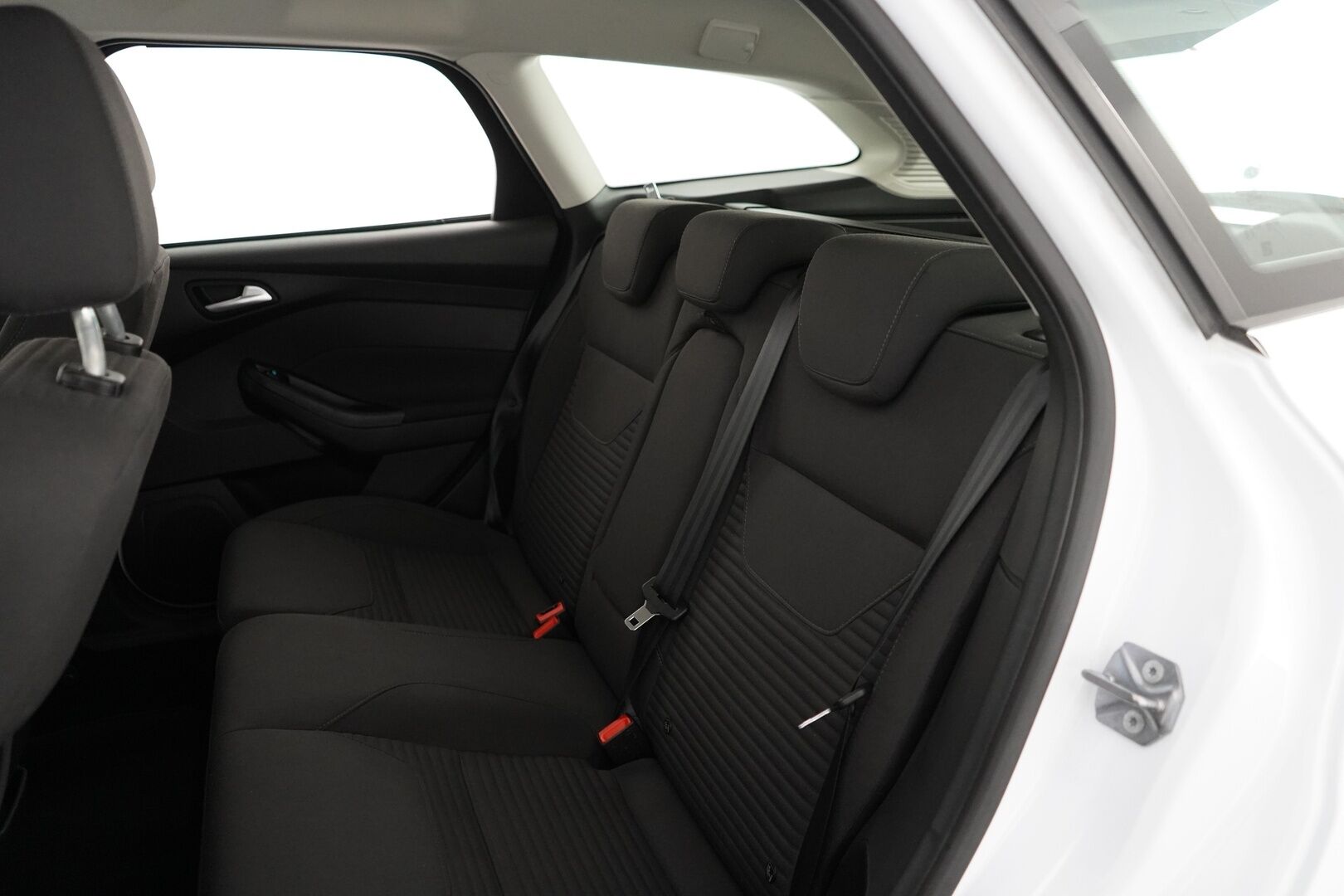 Ford Focus 2016 1,5 TDCi 120 hv Start/stop PowerShift A6 Titanium Wagon *Läm. tuulilasi / Vakkari / Koukku / Tutkat* - Kahdet todella hyväkuntoiset renkaat / Särmät huollot / Viimeisin huolto 197tkm kohdalla / Kahdet OEM vanteet - HULLUT AVAJAISHULINAT KORKOTARJOUS 3,29 %