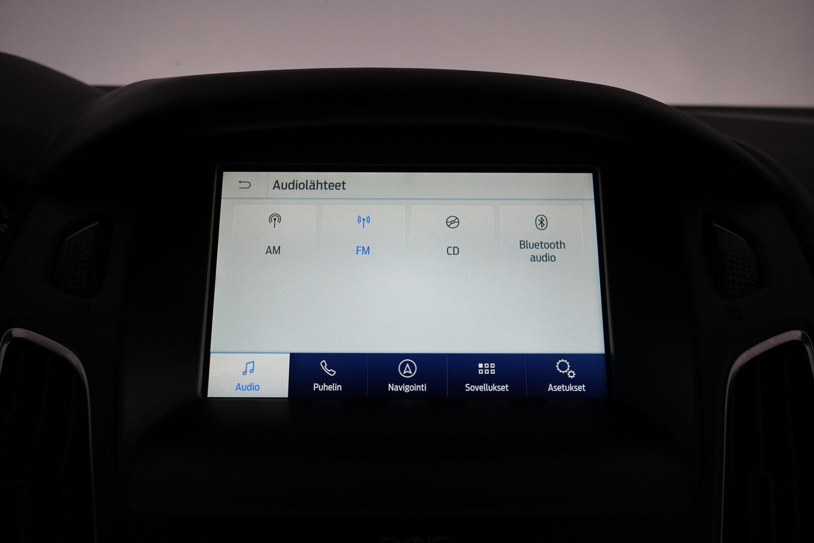 Ford Focus 2016 1,5 TDCi 120 hv Start/stop PowerShift A6 Titanium Wagon *Läm. tuulilasi / Vakkari / Koukku / Tutkat* - Kahdet todella hyväkuntoiset renkaat / Särmät huollot / Viimeisin huolto 197tkm kohdalla / Kahdet OEM vanteet - HULLUT AVAJAISHULINAT KORKOTARJOUS 3,29 %