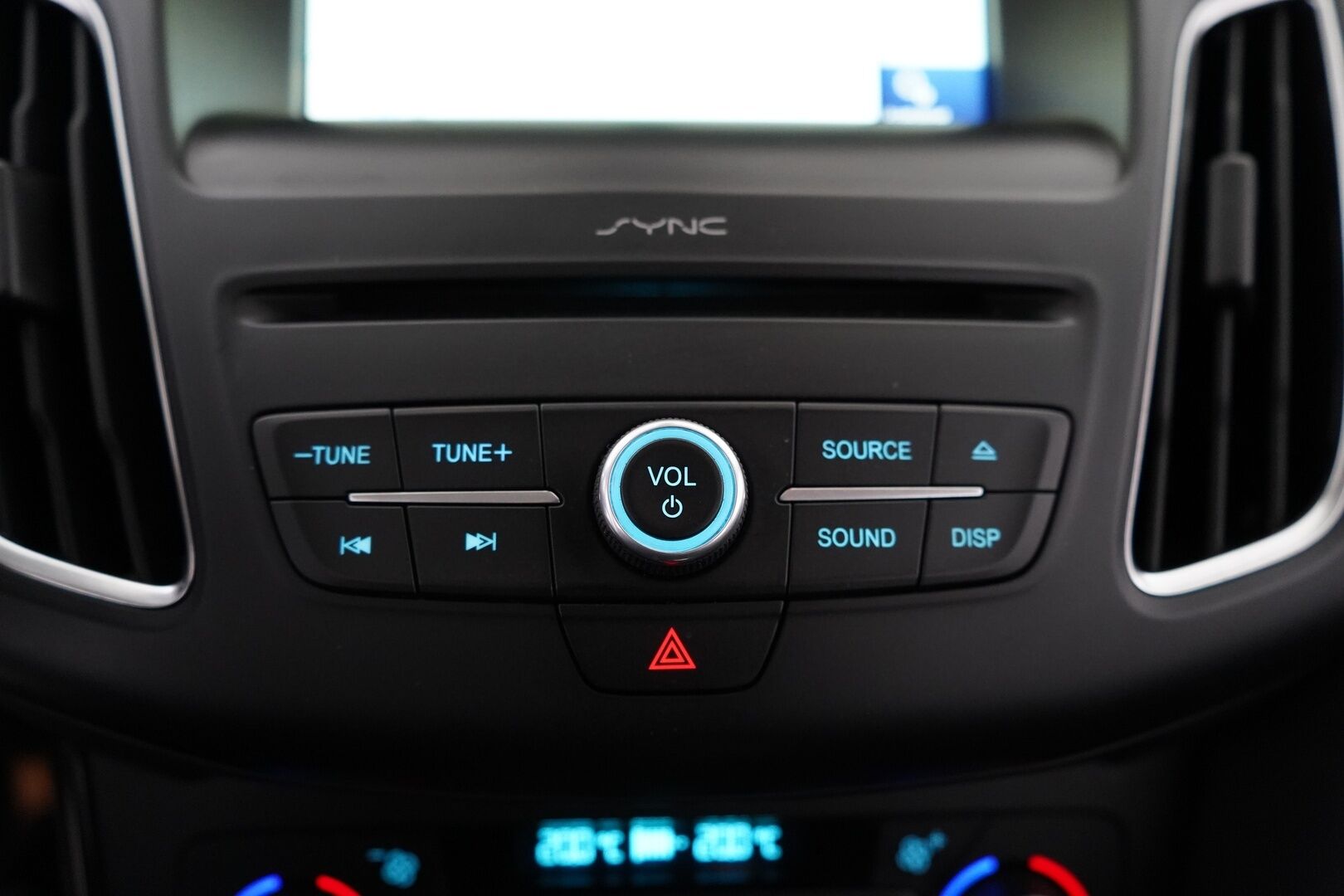 Ford Focus 2016 1,5 TDCi 120 hv Start/stop PowerShift A6 Titanium Wagon *Läm. tuulilasi / Vakkari / Koukku / Tutkat* - Kahdet todella hyväkuntoiset renkaat / Särmät huollot / Viimeisin huolto 197tkm kohdalla / Kahdet OEM vanteet