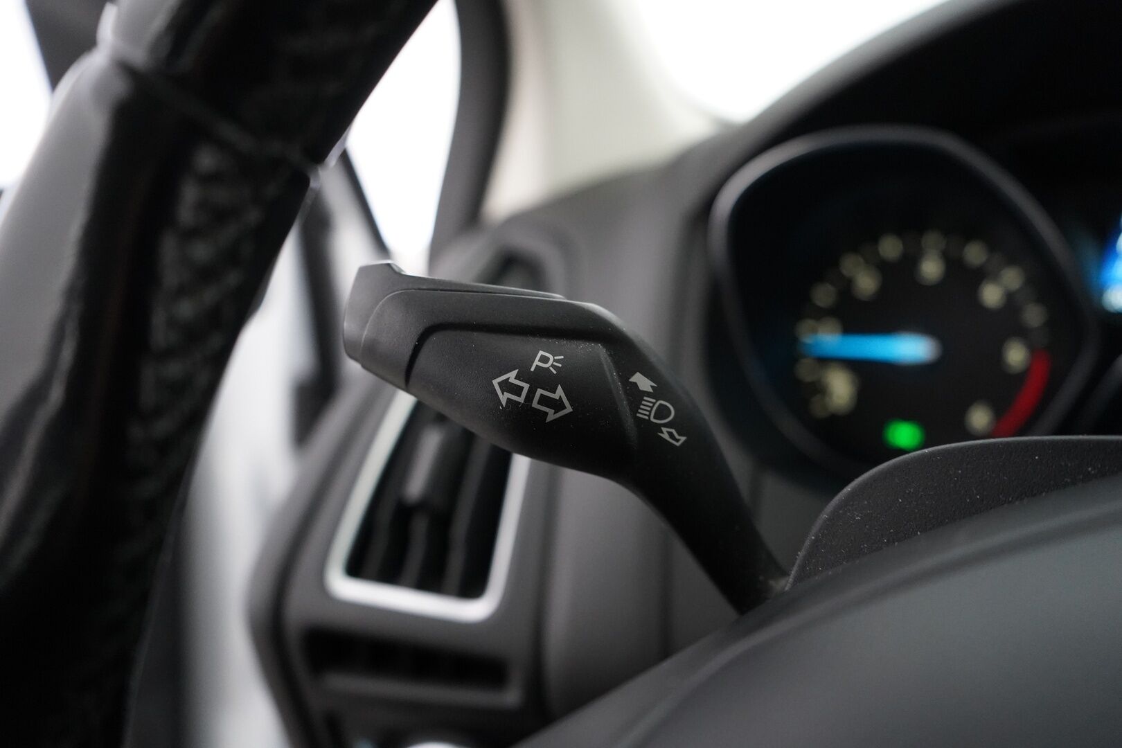 Ford Focus 2016 1,5 TDCi 120 hv Start/stop PowerShift A6 Titanium Wagon *Läm. tuulilasi / Vakkari / Koukku / Tutkat* - Kahdet todella hyväkuntoiset renkaat / Särmät huollot / Viimeisin huolto 197tkm kohdalla / Kahdet OEM vanteet - HULLUT AVAJAISHULINAT KORKOTARJOUS 3,29 %