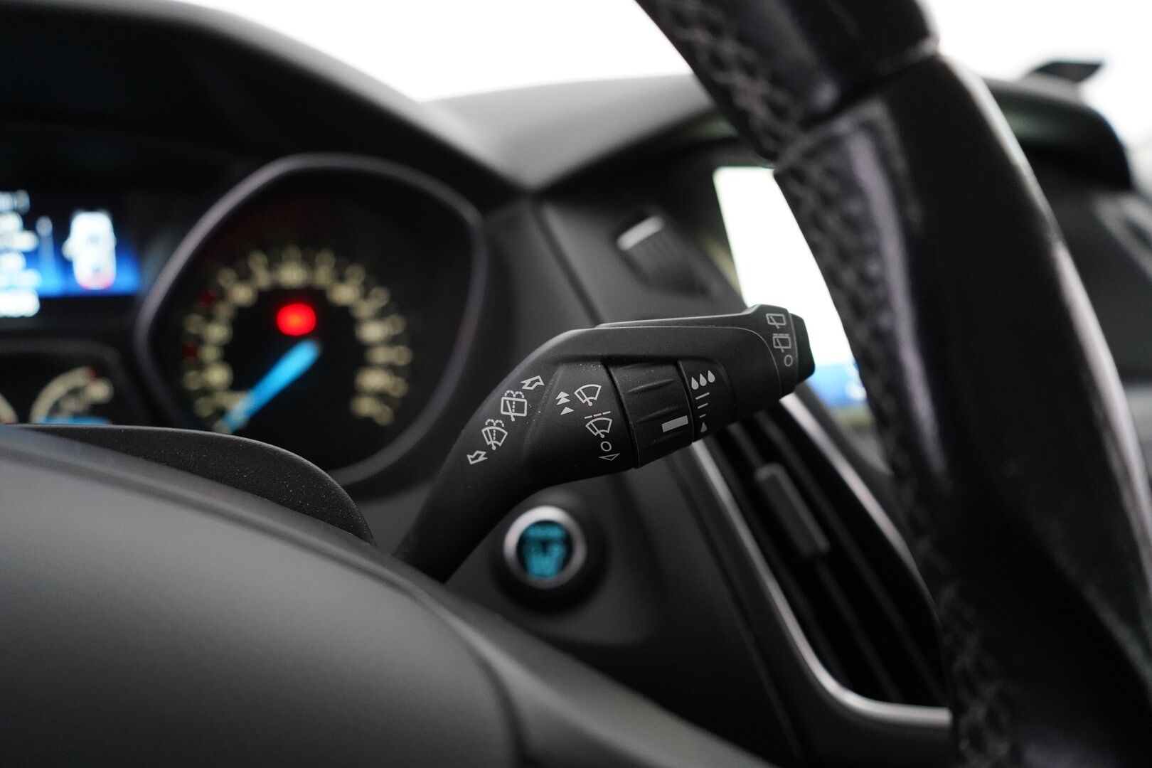 Ford Focus 2016 1,5 TDCi 120 hv Start/stop PowerShift A6 Titanium Wagon *Läm. tuulilasi / Vakkari / Koukku / Tutkat* - Kahdet todella hyväkuntoiset renkaat / Särmät huollot / Viimeisin huolto 197tkm kohdalla / Kahdet OEM vanteet - HULLUT AVAJAISHULINAT KORKOTARJOUS 3,29 %