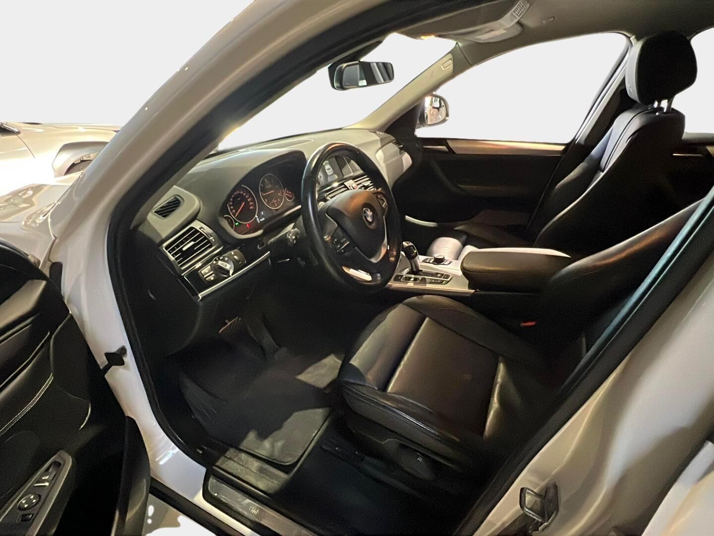 BMW X4 2016 F26 xDrive20d A Business - Suomiauto / Webasto / HiFi / Vetokoukku / Nahkasisusta / Sporttipenkit / Xenon / 2x Hyvät renkaat / Huippuvarusteet!