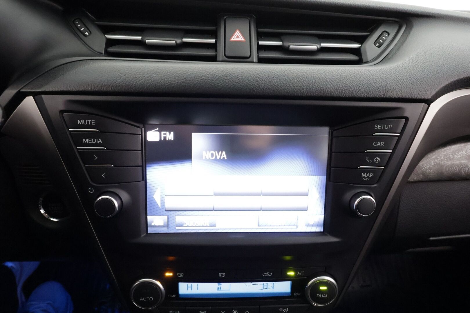 Toyota Avensis 2016 2,0 Valvematic Premium Touring Sports Multidrive S * Vakkari / Panorama / Muistipenkki / LED / Navi / Koukku * - P.kamera / Lohkolämmitin / Suomi-auto / Kahdet renkaat aluvanteilla - HULLU BLACKWEEK KORKOTARJOUS 2,49%