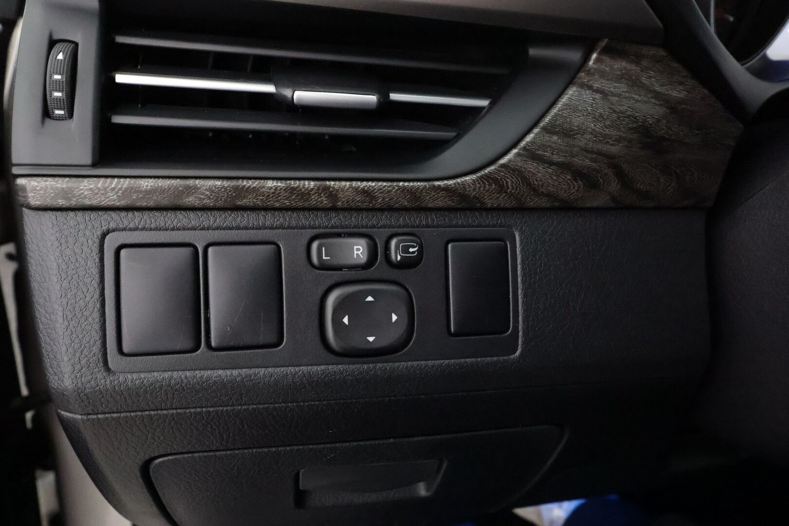 Toyota Avensis 2016 2,0 Valvematic Premium Touring Sports Multidrive S * Vakkari / Panorama / Muistipenkki / LED / Navi / Koukku * - P.kamera / Lohkolämmitin / Suomi-auto / Kahdet renkaat aluvanteilla - HULLU BLACKWEEK KORKOTARJOUS 2,49%