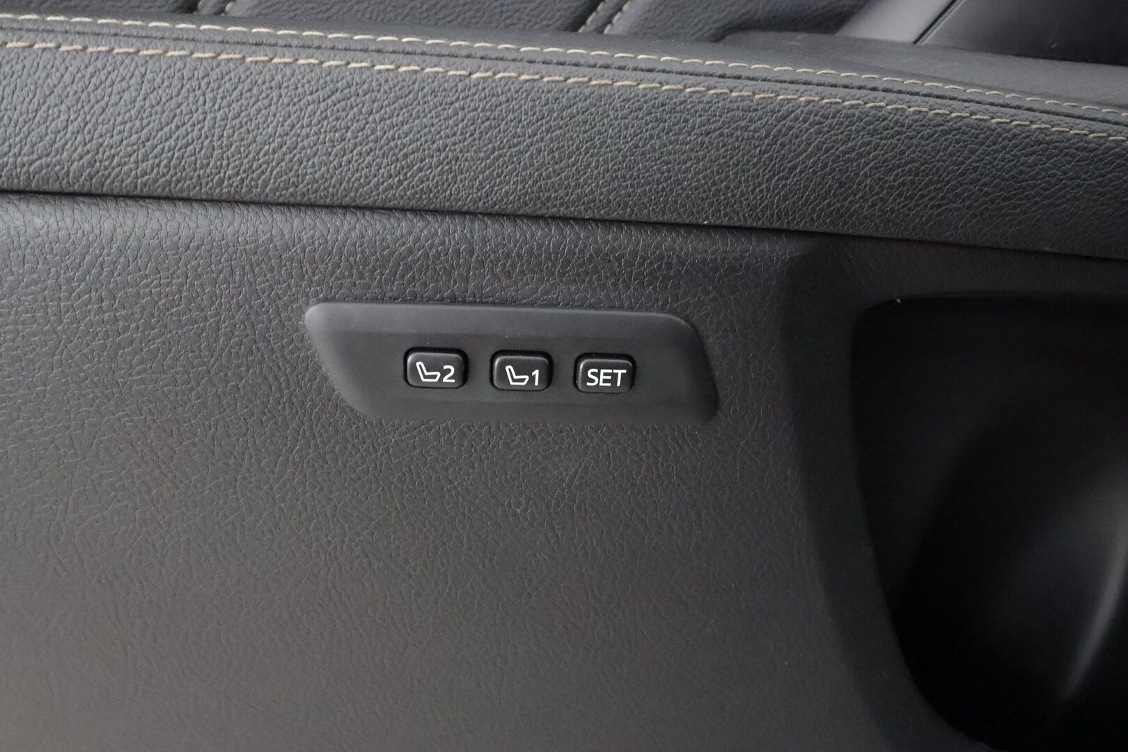 Toyota Avensis 2016 2,0 Valvematic Premium Touring Sports Multidrive S * Vakkari / Panorama / Muistipenkki / LED / Navi / Koukku * - P.kamera / Lohkolämmitin / Suomi-auto / Kahdet renkaat aluvanteilla - HULLU BLACKWEEK KORKOTARJOUS 2,49%