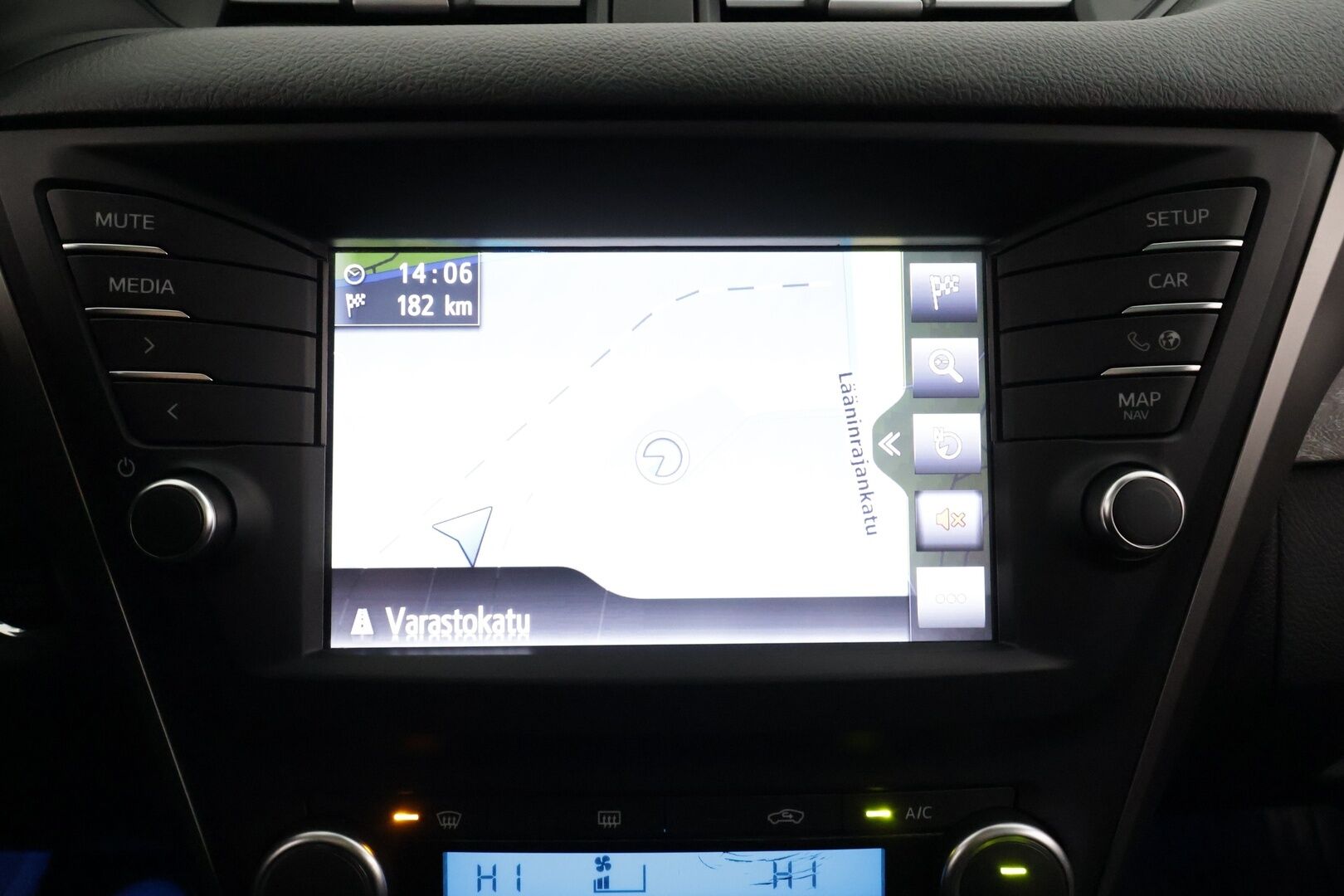 Toyota Avensis 2016 2,0 Valvematic Premium Touring Sports Multidrive S * Vakkari / Panorama / Muistipenkki / LED / Navi / Koukku * - P.kamera / Lohkolämmitin / Suomi-auto / Kahdet renkaat aluvanteilla - HULLU BLACKWEEK KORKOTARJOUS 2,49%