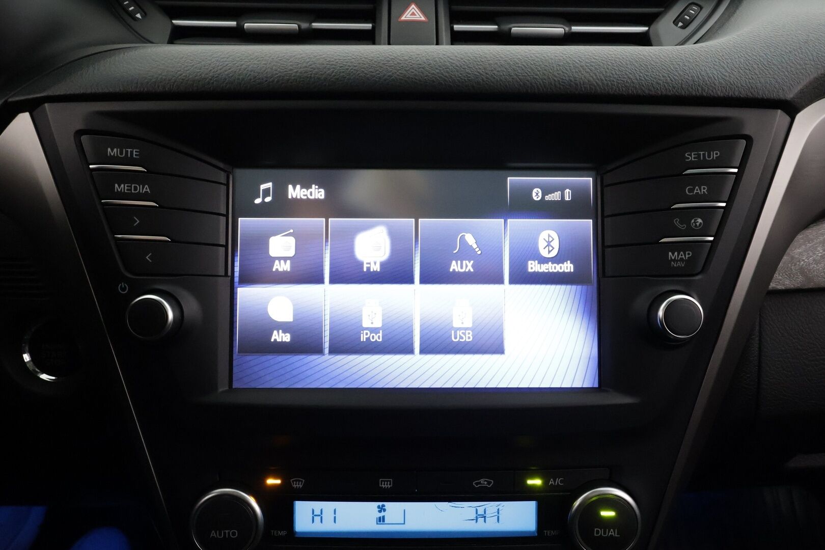 Toyota Avensis 2016 2,0 Valvematic Premium Touring Sports Multidrive S * Vakkari / Panorama / Muistipenkki / LED / Navi / Koukku * - P.kamera / Lohkolämmitin / Suomi-auto / Kahdet renkaat aluvanteilla - HULLU BLACKWEEK KORKOTARJOUS 2,49%