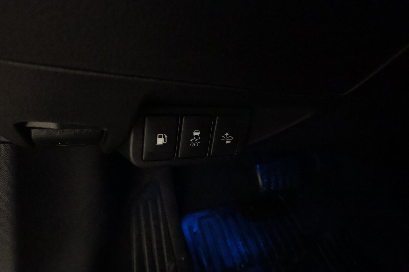 Toyota Avensis 2016 2,0 Valvematic Premium Touring Sports Multidrive S * Vakkari / Panorama / Muistipenkki / LED / Navi / Koukku * - P.kamera / Lohkolämmitin / Suomi-auto / Kahdet renkaat aluvanteilla - HULLU BLACKWEEK KORKOTARJOUS 2,49%