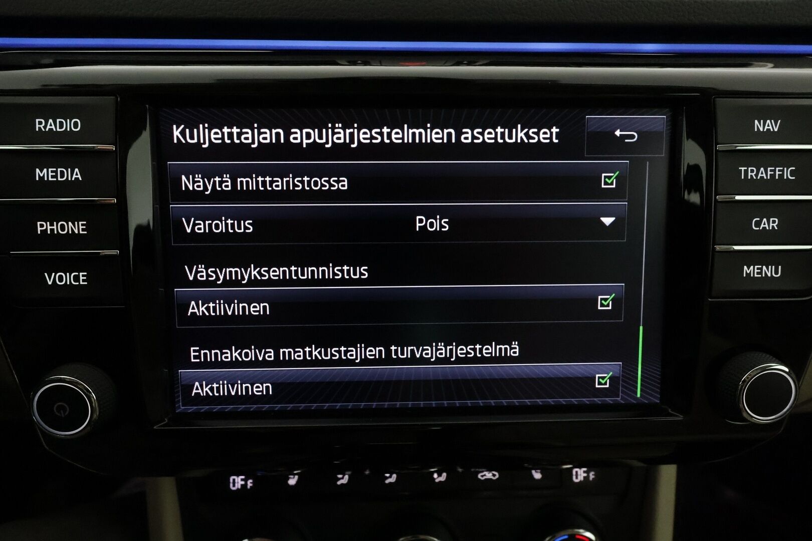 Skoda Superb 2016 Combi 2,0 TSI 280 4x4 L&K DSG **Huippuvarusteet / Panorama / Canton / Adapt. vakkari / Webasto / Ilmastoidut penkit** - 1-om Suomi-auto / Apple&Android / Keyless / Navi / Muistipenkki