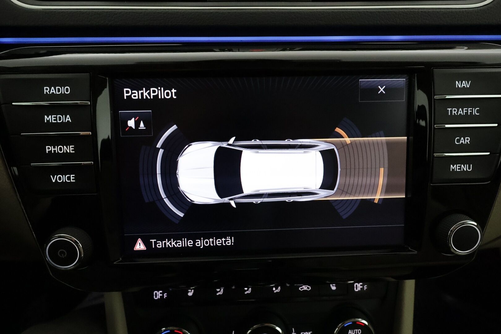 Skoda Superb 2016 Combi 2,0 TSI 280 4x4 L&K DSG **Huippuvarusteet / Panorama / Canton / Adapt. vakkari / Webasto / Ilmastoidut penkit** - 1-om Suomi-auto / Apple&Android / Keyless / Navi / Muistipenkki