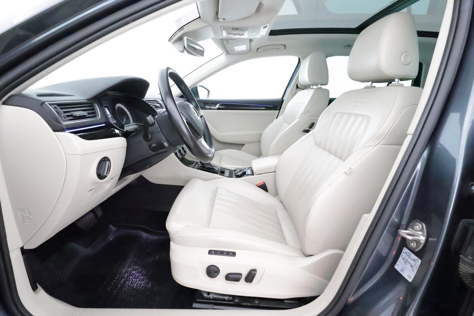 Skoda Superb 2016 Combi 2,0 TSI 280 4x4 L&K DSG **Huippuvarusteet / Panorama / Canton / Adapt. vakkari / Webasto / Ilmastoidut penkit** - 1-om Suomi-auto / Apple&Android / Keyless / Navi / Muistipenkki