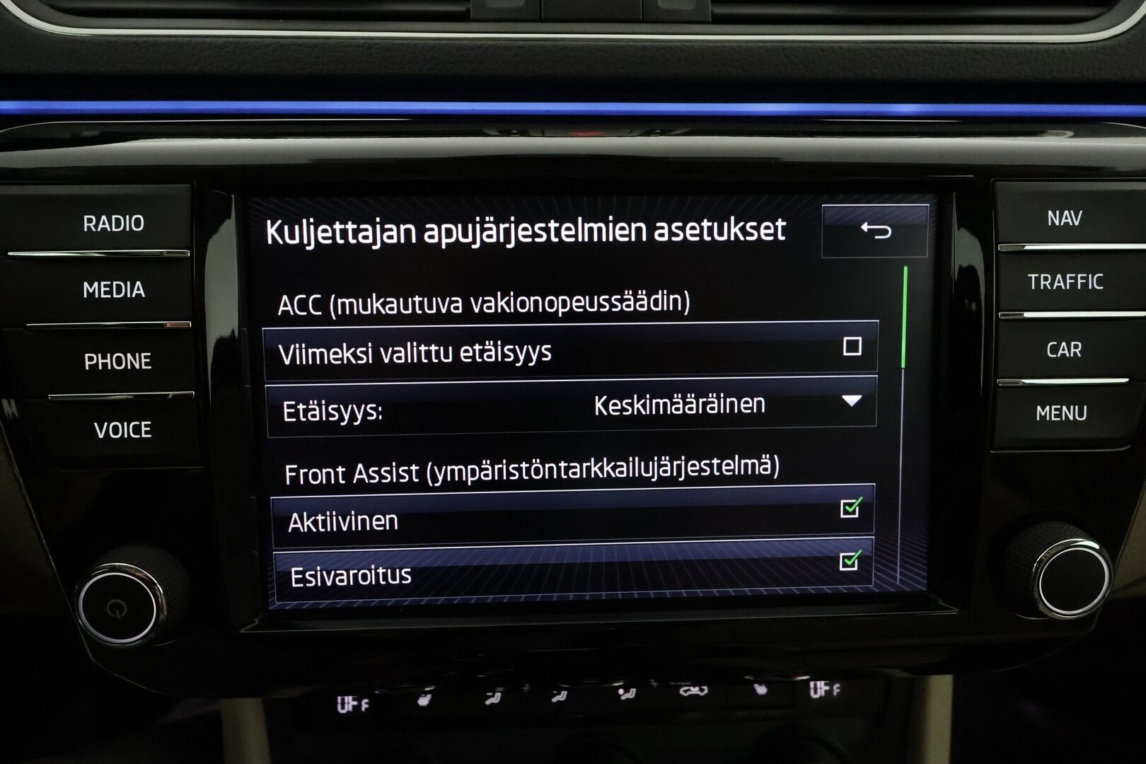 Skoda Superb 2016 Combi 2,0 TSI 280 4x4 L&K DSG **Huippuvarusteet / Panorama / Canton / Adapt. vakkari / Webasto / Ilmastoidut penkit** - 1-om Suomi-auto / Apple&Android / Keyless / Navi / Muistipenkki