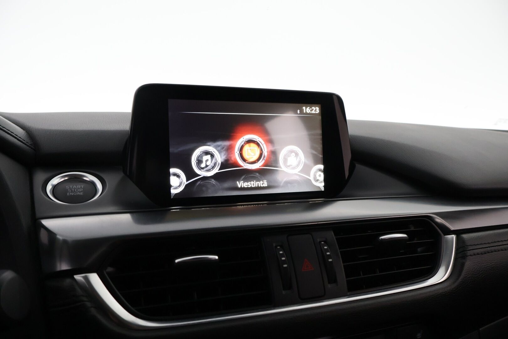 Mazda 6 2016 Sport Wagon 2,0 (165) SKYACTIV-G Business Edition 6AT 5ov TL2B - Suomiauto / BLIS / Lohko & Sisäpistoke / Vetokoukku / Apple&Android / Vakkari / LED / 2x Hyvät renkaat!