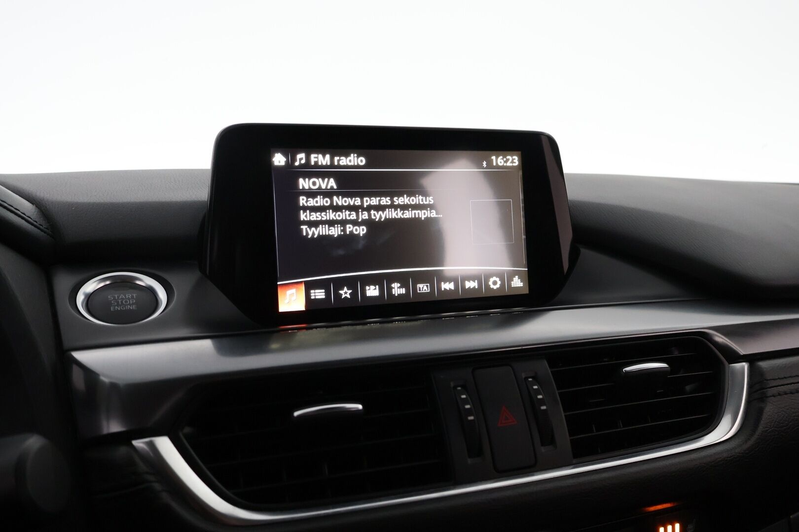 Mazda 6 2016 Sport Wagon 2,0 (165) SKYACTIV-G Business Edition 6AT 5ov TL2B - Suomiauto / BLIS / Lohko & Sisäpistoke / Vetokoukku / Apple&Android / Vakkari / LED / 2x Hyvät renkaat!