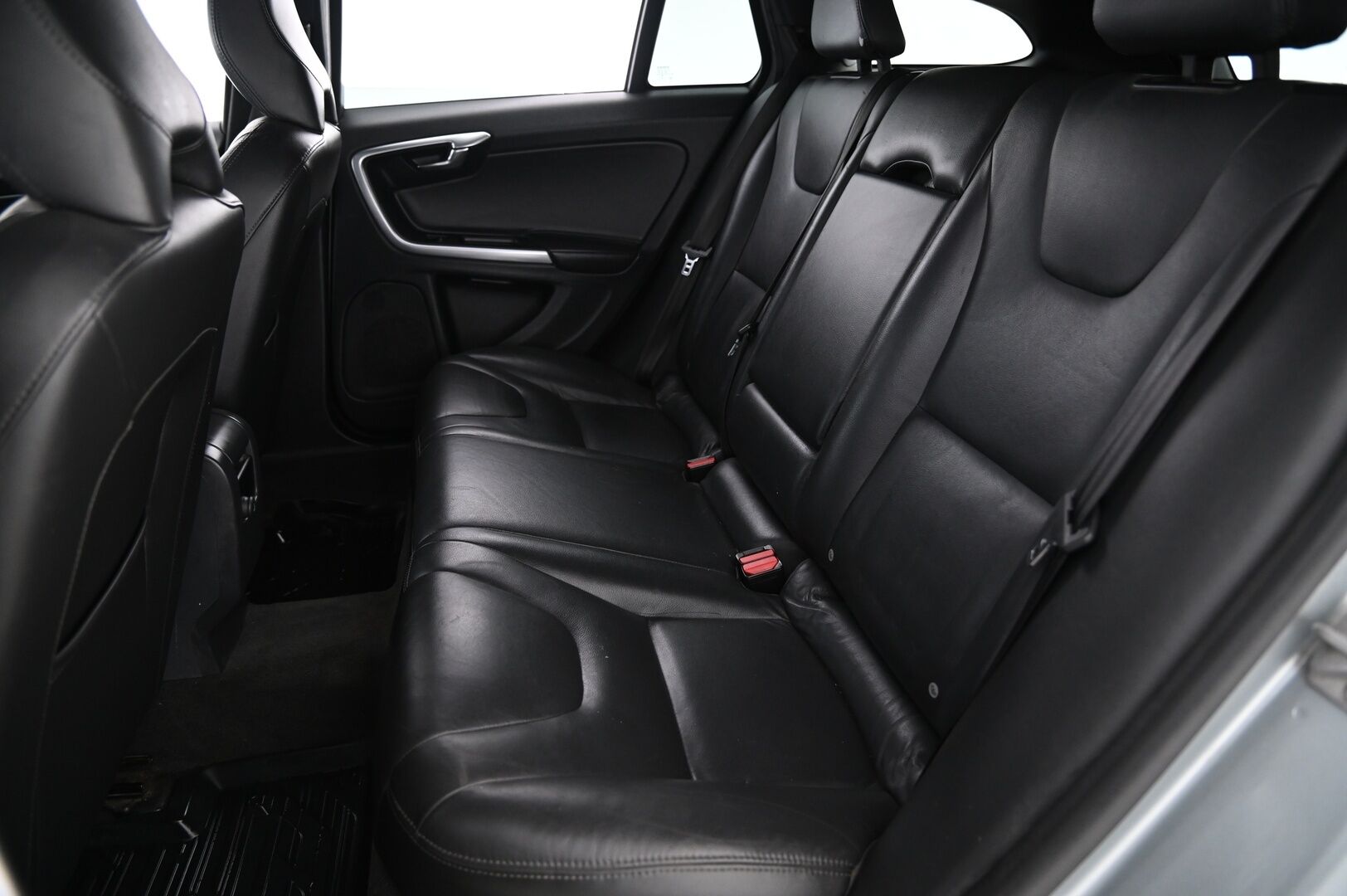 Volvo V60 2015 D4 AWD Business Summum aut *MYYDÄÄN HUUTOKAUPPA.COM*