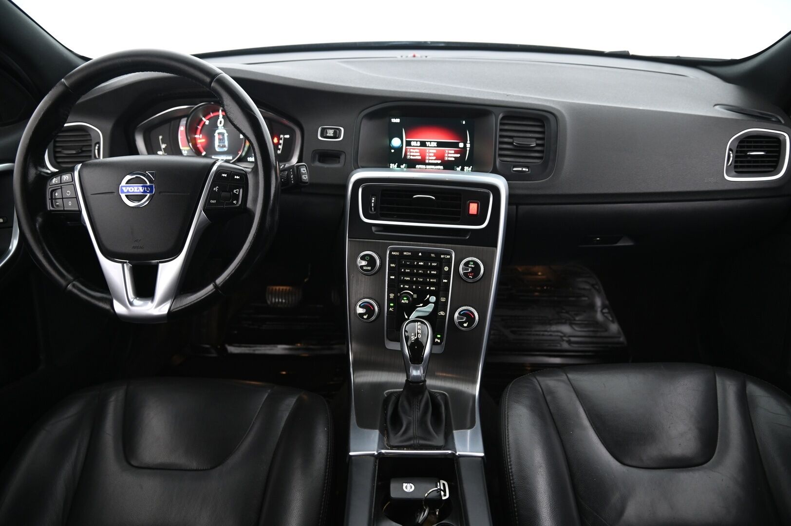 Volvo V60 2015 D4 AWD Business Summum aut *MYYDÄÄN HUUTOKAUPPA.COM*