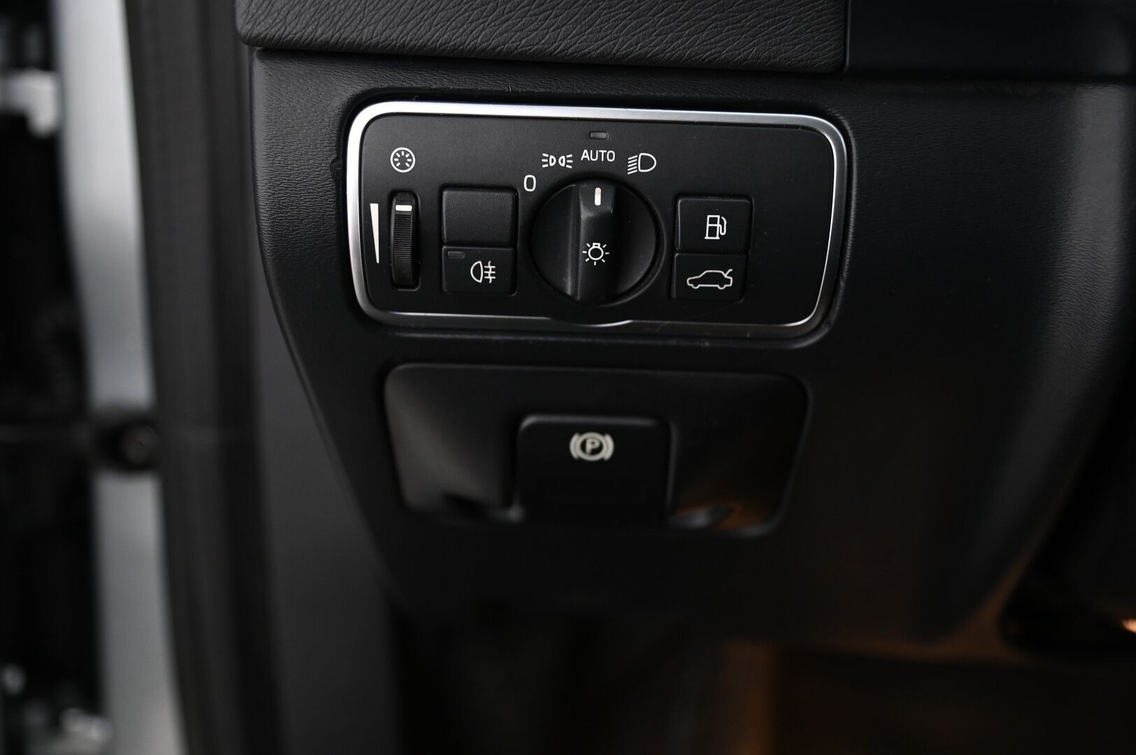 Volvo V60 2015 D4 AWD Business Summum aut *MYYDÄÄN HUUTOKAUPPA.COM*