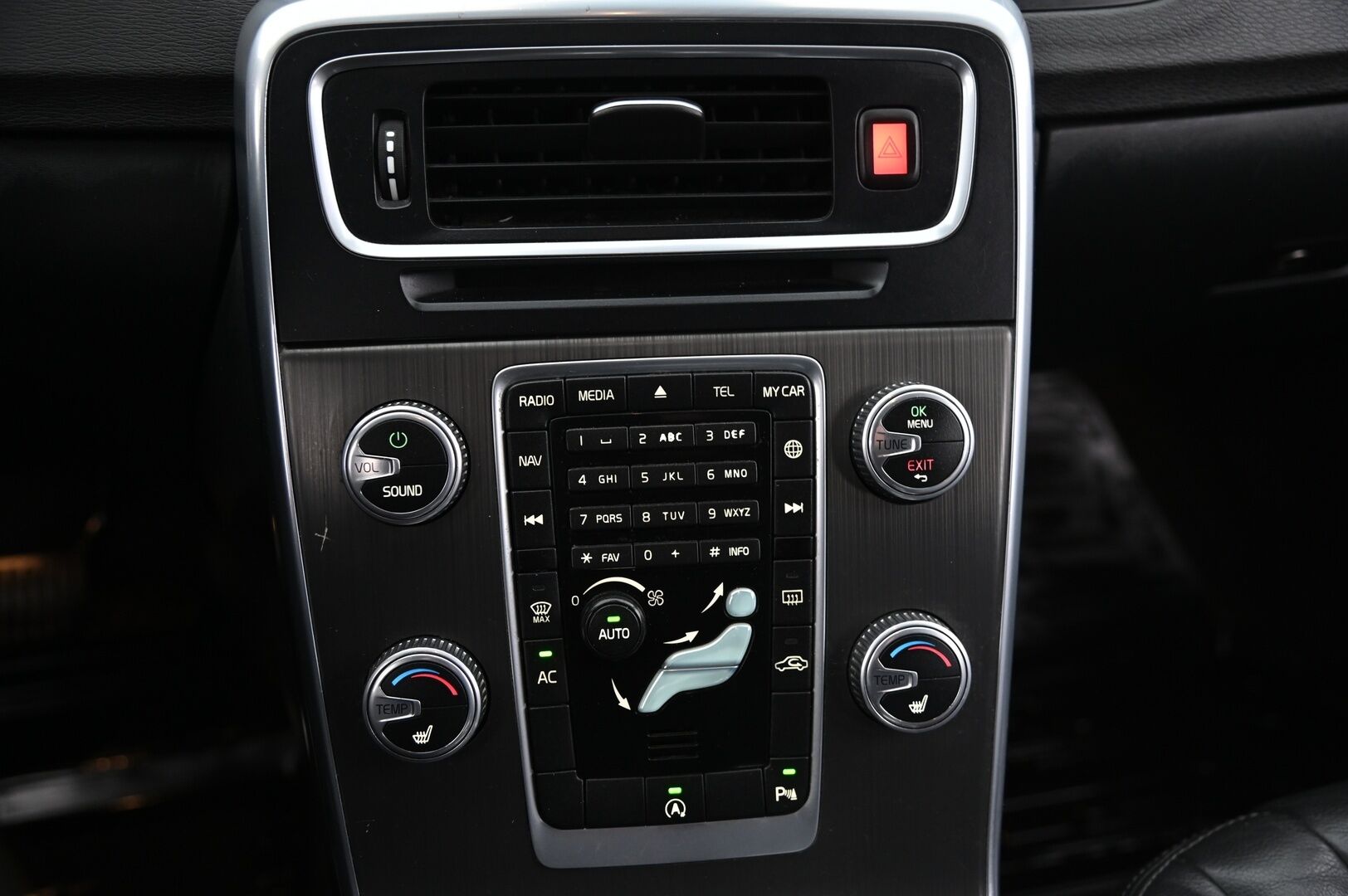 Volvo V60 2015 D4 AWD Business Summum aut *MYYDÄÄN HUUTOKAUPPA.COM*