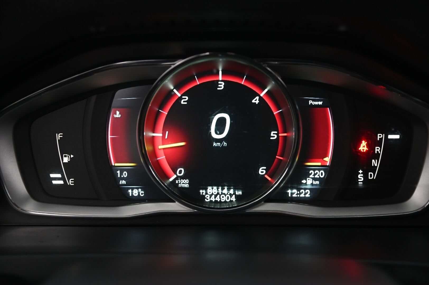 Volvo V60 2015 D4 AWD Business Summum aut *MYYDÄÄN HUUTOKAUPPA.COM*