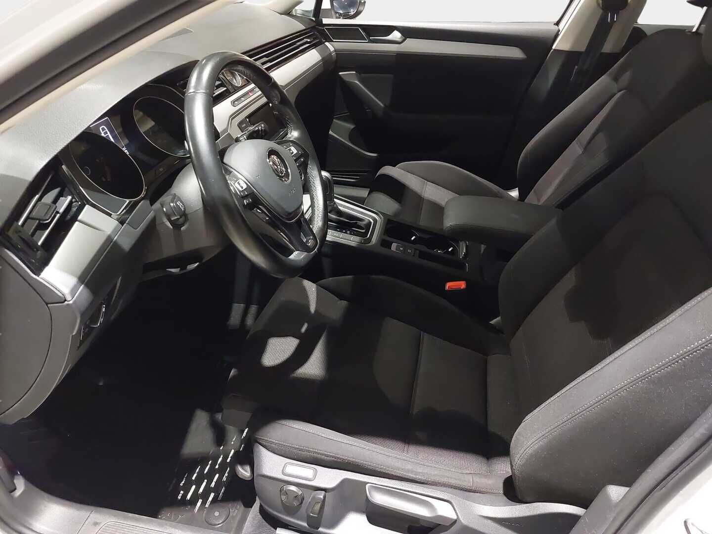 Volkswagen Passat 2016 Variant Comfortline 1,6 TDI 88 kW (120 hv) DSG-automaatti * Webasto / Vetokoukku / Vakkari / ErgoComfort / Suomiauto - HULLU BLACKWEEK KORKOTARJOUS 2,49%