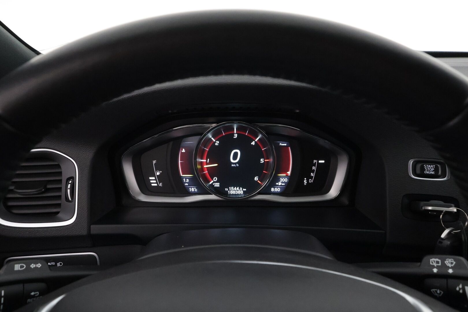 Volvo V60 2016 D4 AWD Business Summum aut * Vakkari / Webasto / Kaarrevalot / Navi / Muistipenkki / Koukku / Nahat / KeylessGo * - Suomi-auto / Kahdet renkaat aluvanteilla