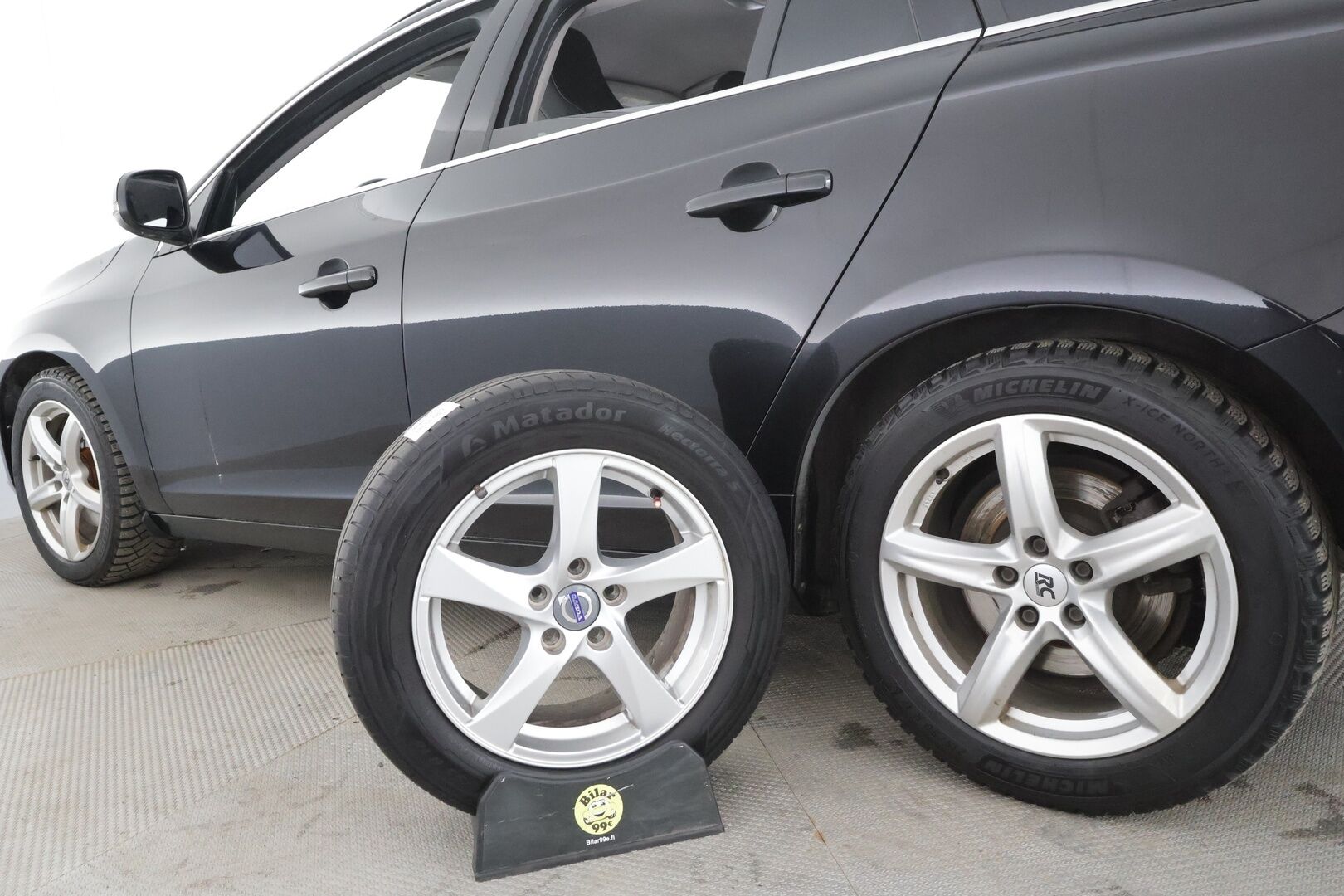 Volvo V60 2016 T4 Business aut * Webasto / Koukku / Xenon / P.tutkat / Muistipenkki / Navi / Vakkari * - Suomi-auto / Kahdet renkaat aluvanteilla 