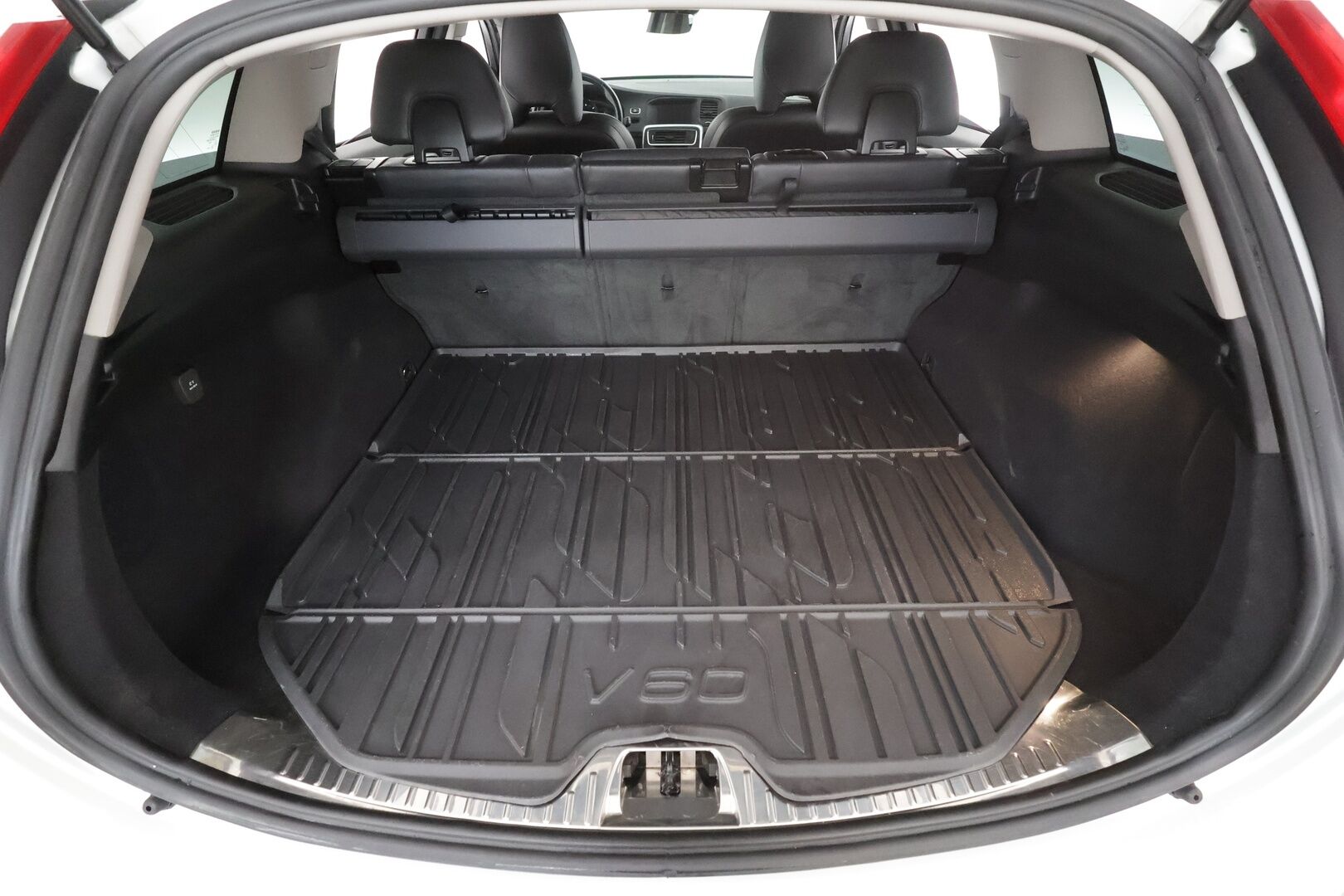 Volvo V60 Cross Country 2016 D4 AWD Summum aut * Koukku / Webasto / Vakkari / Muistipenkki / P.tutkat / Keyless * - Ei AdBlue / Kahdet renkaat ja vanteet - HULLUT AVAJAISHULINAT KORKOTARJOUS 3,29 %