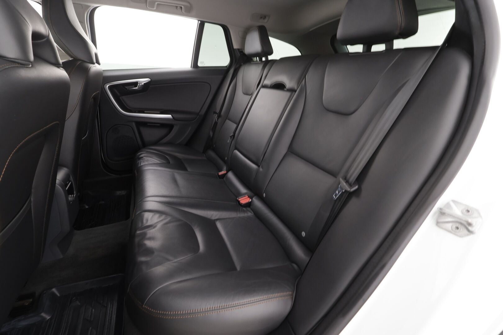 Volvo V60 Cross Country 2016 D4 AWD Summum aut * Koukku / Webasto / Vakkari / Muistipenkki / P.tutkat / Keyless * - Ei AdBlue / Kahdet renkaat ja vanteet - HULLUT AVAJAISHULINAT KORKOTARJOUS 3,29 %