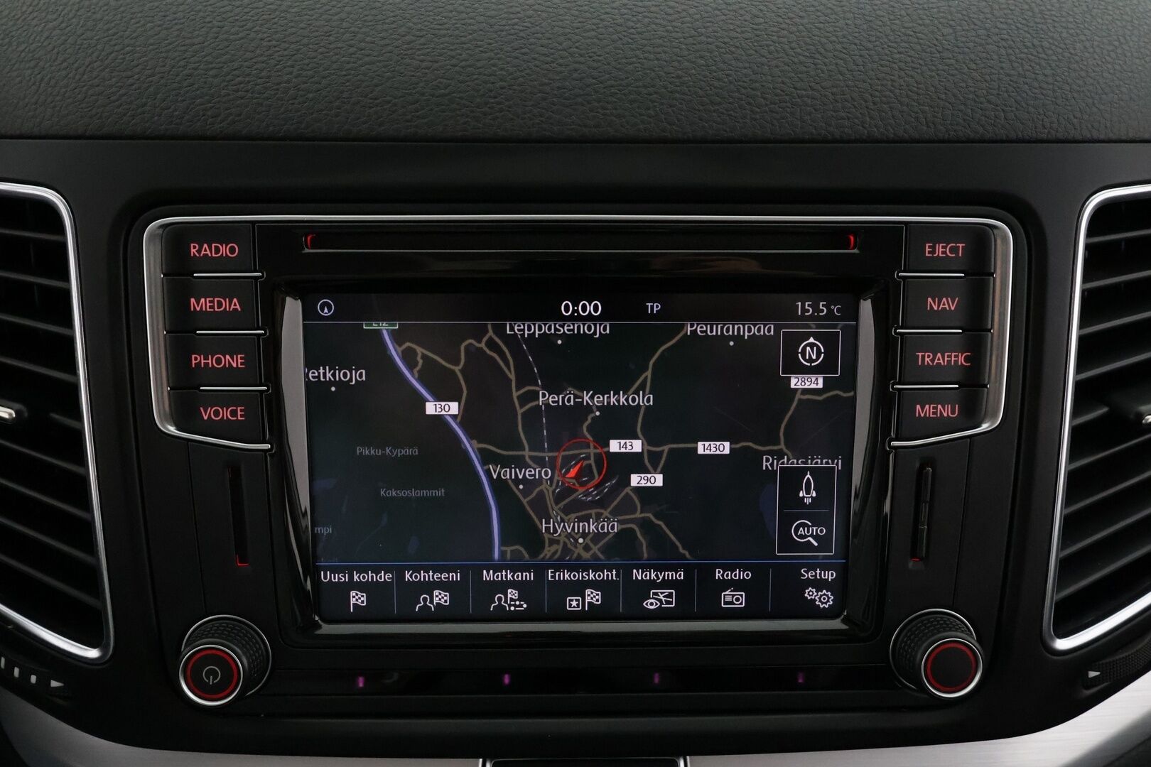 Volkswagen Sharan 2016 Comfortline 2,0 TDI 110 kW DSG 7-P * Webasto / Koukku / P.Tutkat / Vakkari / Xenon / Navi * - Suomi-auto / Kahdet renkaat aluvanteilla / Merkkihuollot