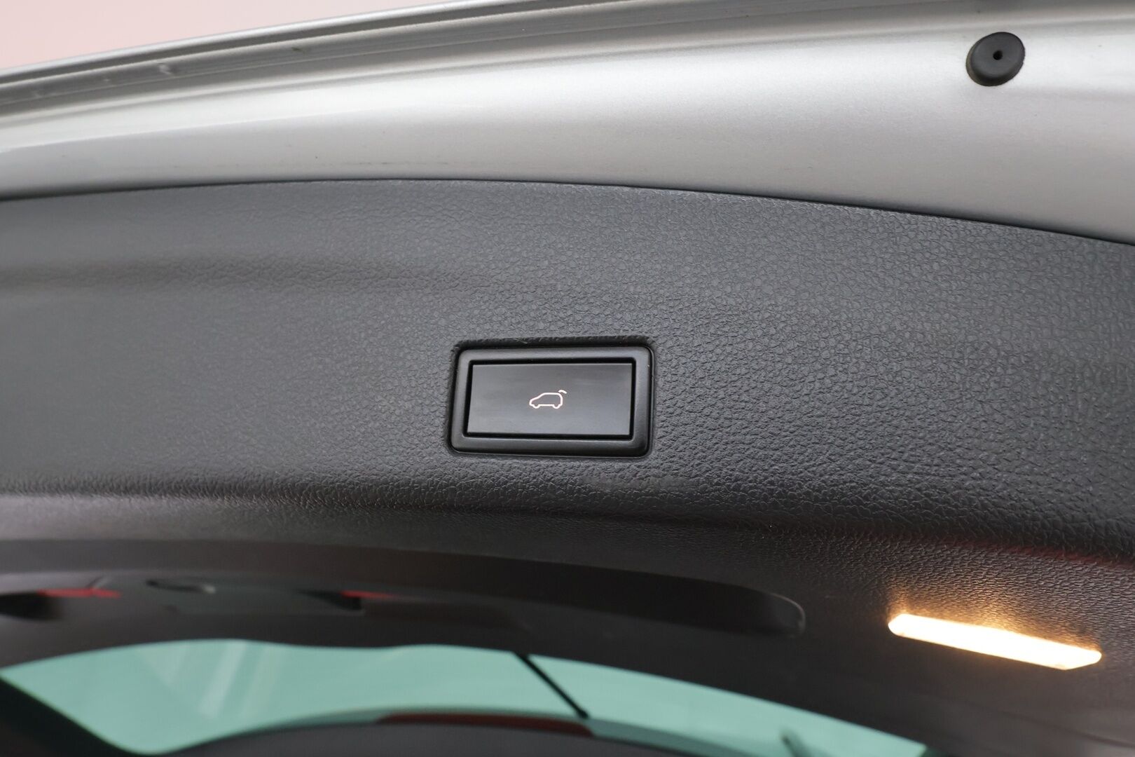 Volkswagen Sharan 2016 Comfortline 2,0 TDI 110 kW DSG 7-P * Webasto / Koukku / P.Tutkat / Vakkari / Xenon / Navi * - Suomi-auto / Kahdet renkaat aluvanteilla / Merkkihuollot