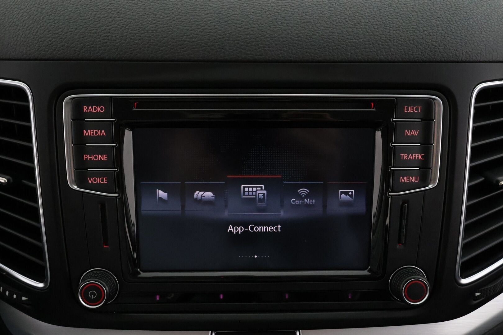 Volkswagen Sharan 2016 Comfortline 2,0 TDI 110 kW DSG 7-P * Webasto / Koukku / P.Tutkat / Vakkari / Xenon / Navi * - *7-Paikkanen / Suomi-auto / Kahdet renkaat aluvanteilla / Merkkihuollot - HULLUT AVAJAISHULINAT KORKOTARJOUS 3,29 %